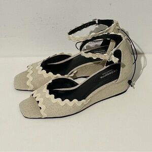 Liz Claiborne Beige Wedge Sandals with Scalloped Trim NEW